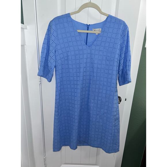 Neiman Marcus Blue Eyelet A-Line Dress Size 10 Lined V-Neck Classic Chic 💙 - Picture 2 of 8